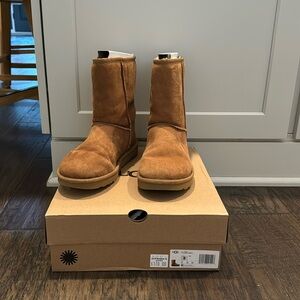 Excellent condition! UGG classic short size 8